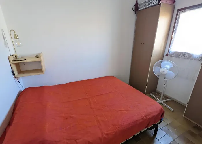 T3 Mezzanine Climatisee, Proche Plage, Parking Et Terrasse - 6 Pers - Fr-1-797-56 * Port-la-Nouvelle